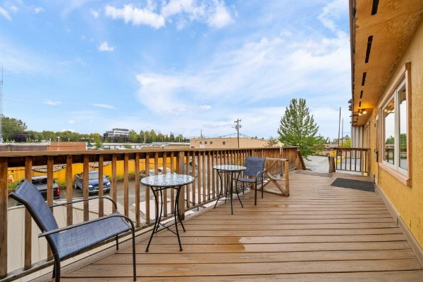 Qupqugiaq Inn image 14